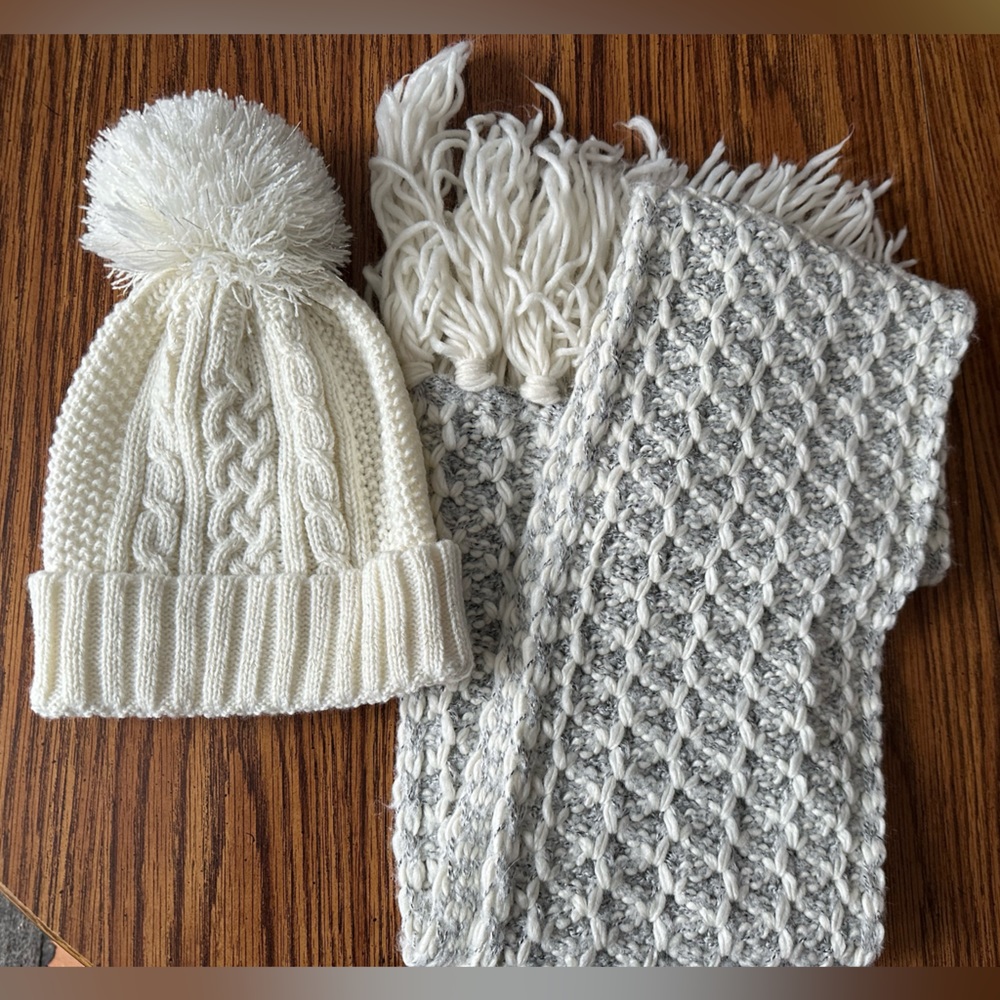 Maurices knit hat and scarf set